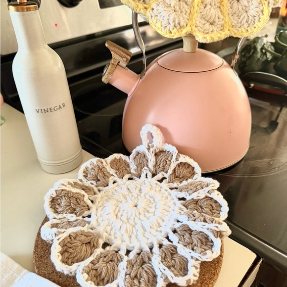 Handmade 100% Cotton Crochet Pot Holders Set of 2 – 7x7 Floral Kitchen - Picture 3 of 7